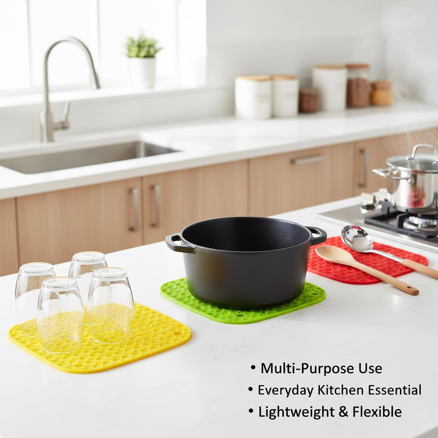 Signamio Silicone Mat for Kitchen - Pack of 4 Square Heat Resistant Coasters for Dining Table for Hot Pots - Durable Trivet Heat Mats for Added Protection and Style